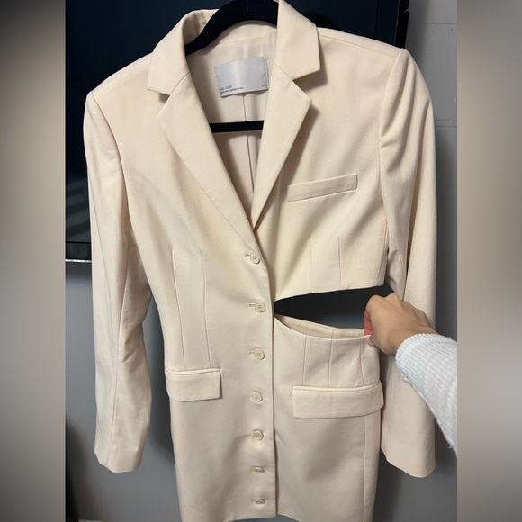 Cream blazer dress - Picture 2 of 4
